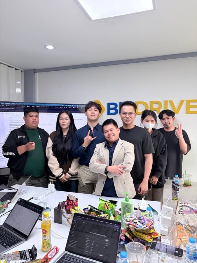 นักเรียนลงมือทำกับ AI workflow ในคลาส